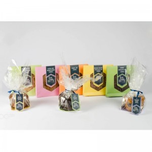 白いカードのクラフトカードの紙のクッキーキャンデーのギフトの梱包箱