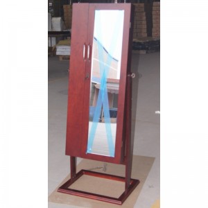 立っているジュエリー鎧