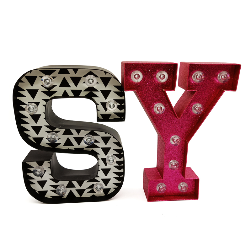 カスタム・ロゴによるカスタム独特の文字はa - z形のギフト包装箱の豪華な花