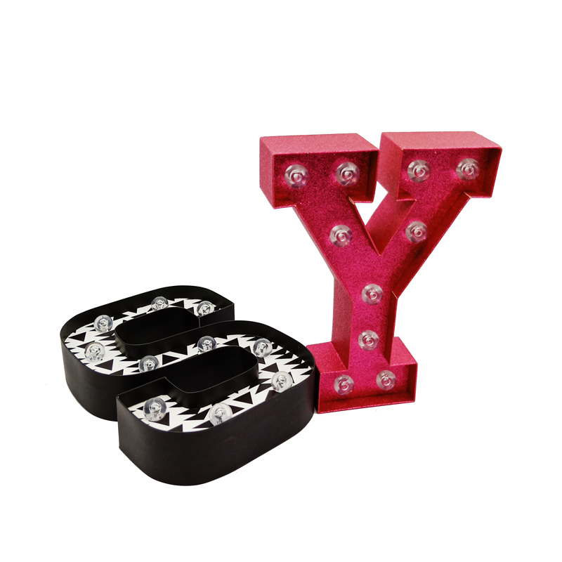 カスタム・ロゴによるカスタム独特の文字はa - z形のギフト包装箱の豪華な花