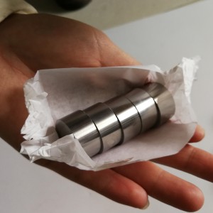 パインウッドカー、タングステンシリンダーの重量を最適化する卸売複数のサイズ