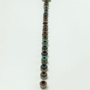 大型トラックエンジン用インテークバルブステムオイルシール