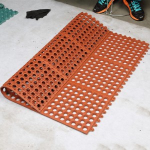 中国メーカーワークショップのための多孔質ゴム排水マットゴムフローリングマットレス