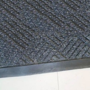 ゴムコンパウンドカーペット