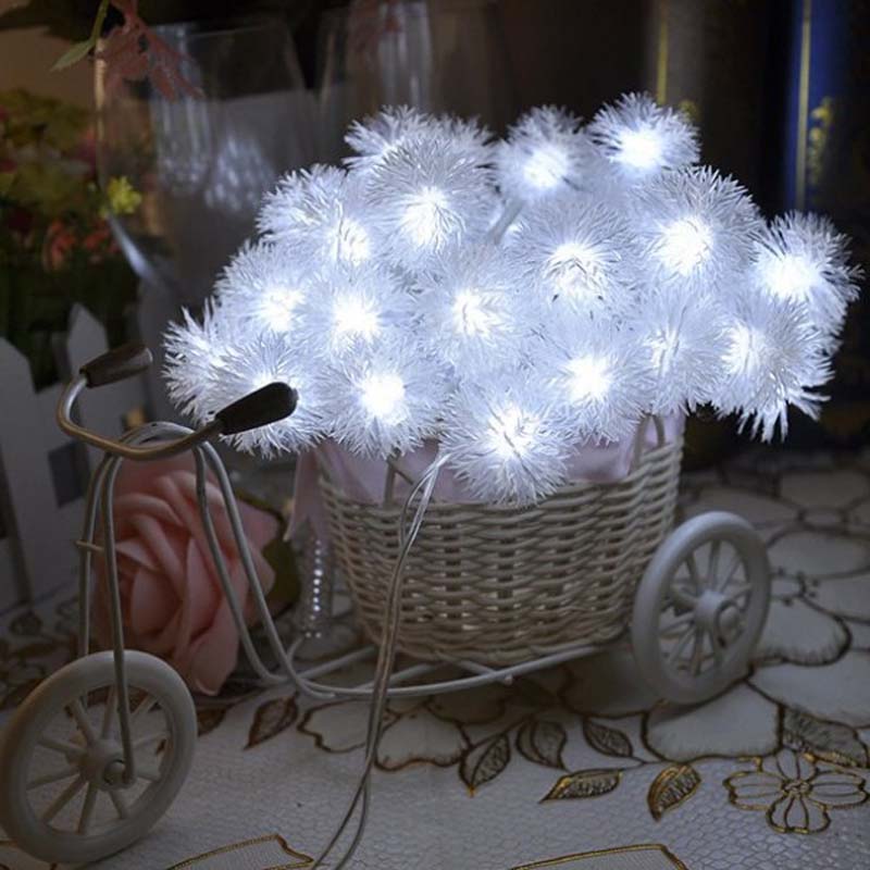 LEDの雪のポンポンのひもはクリスマス/休日/結婚式/党のための色ロープライト装飾をつけます