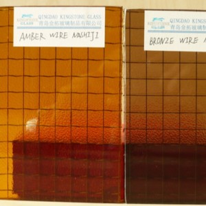 クリアで結線されたガラス