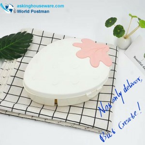 イチゴの形のキャンディーとメロンの種の容器