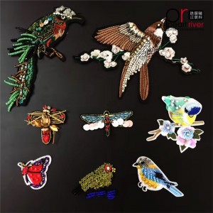 最新の動物と花の刺繍パッチ