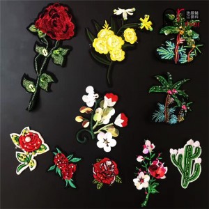 最新の動物と花の刺繍パッチ