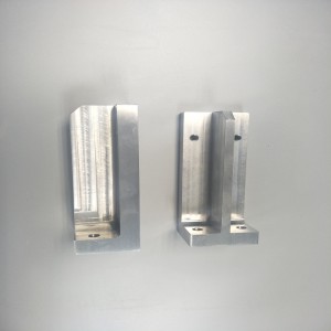 陽極酸化表面処理金属部品