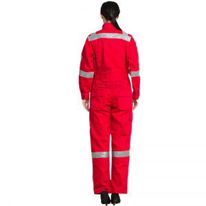 作業服は購入するのではなく、カスタマイズする必要があります