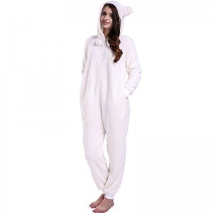 動物の耳が付いている女性のクリーム色のOnesieのパジャマ