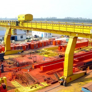 ウィンチが付いているL字型足の単一の桁のガントリークレーン