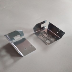 青い亜鉛と板金部品