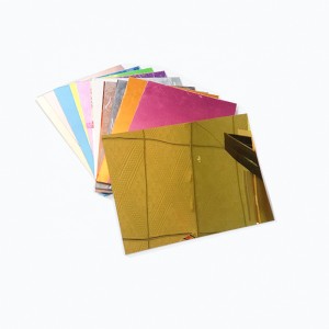 工場はミラーのための0.8mm 4'X8の高い光沢のある色ポリ塩化ビニールのミラーシートをカスタマイズしました