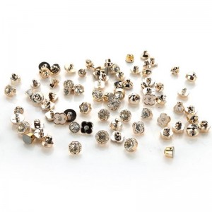 最新の販売絶妙な創造的な前衛的な衣服ボタンファッションバルク紫外線ラインストーンボタン