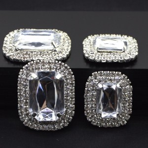 新しいデザインエレガントホワイトジュエリークリアアクリルラインストーンボタン安い縫製プラスチックボタン9