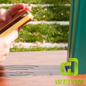 ミニマルなデザインコミュニティや公園のためのスマートな太陽電池式USB携帯電話の充電ステーション