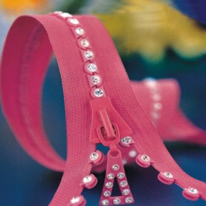 ジャケット8のための高品質のファッションデザインラインストーンジッパー