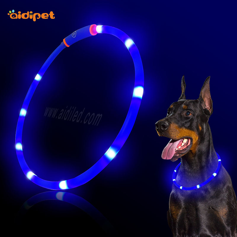 犬の点滅の導かれたつばの柔らかいTPR材料USBの再充電可能な極度の明るい導かれた犬のつばは子犬に合うために別のサイズに切られました
