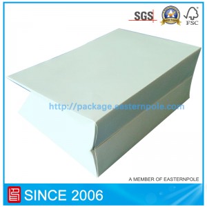 逆さの底が付いている上限の紙袋