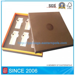 段ボールのインサートが付いている手作り化粧品紙箱