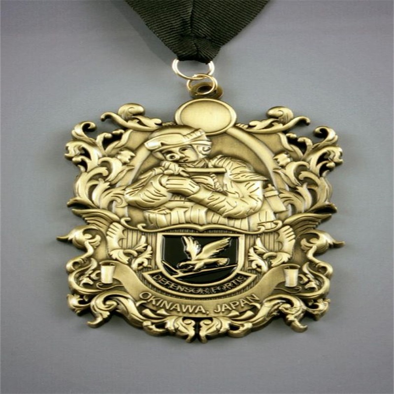 金属メダル