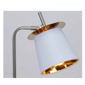 布製シェードと装飾シート付きのテーブルランプ