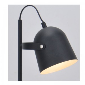 金属製シェードとシェード調整機能付きテーブルランプ、フラットベース