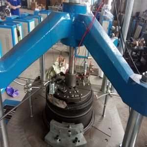 工場高速ポリエステル包帯編機