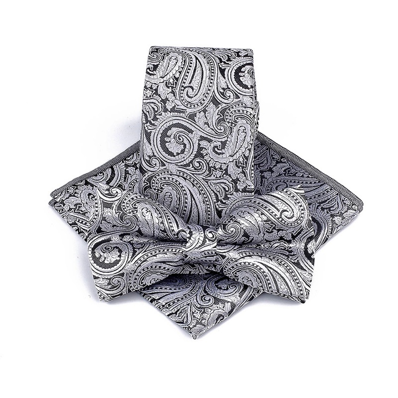100%超細い繊維でネクタイを編む