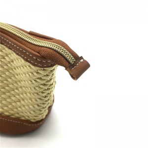 編まれた化粧品袋