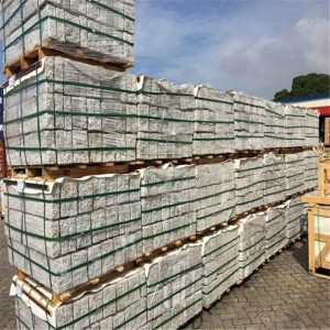 花崗岩の柵のパイナップル仕上げ