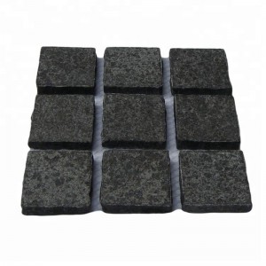 黒の自然玄武岩敷石