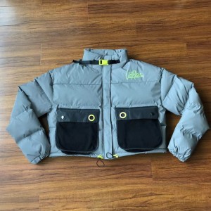 反射ダウンジャケット