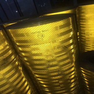 反射テープの交通安全