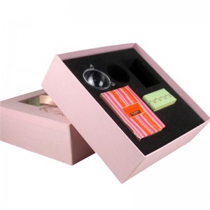 エレガンストートボックスは、ギフトボックスとギフトティーフードの完全なセットを表示します