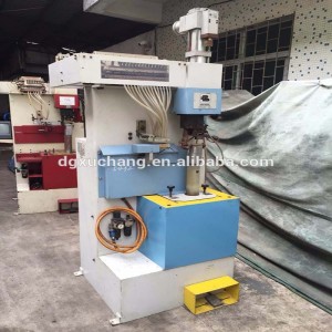 Brustiaの女性の女性のかかとの釘付け靴製造機インド