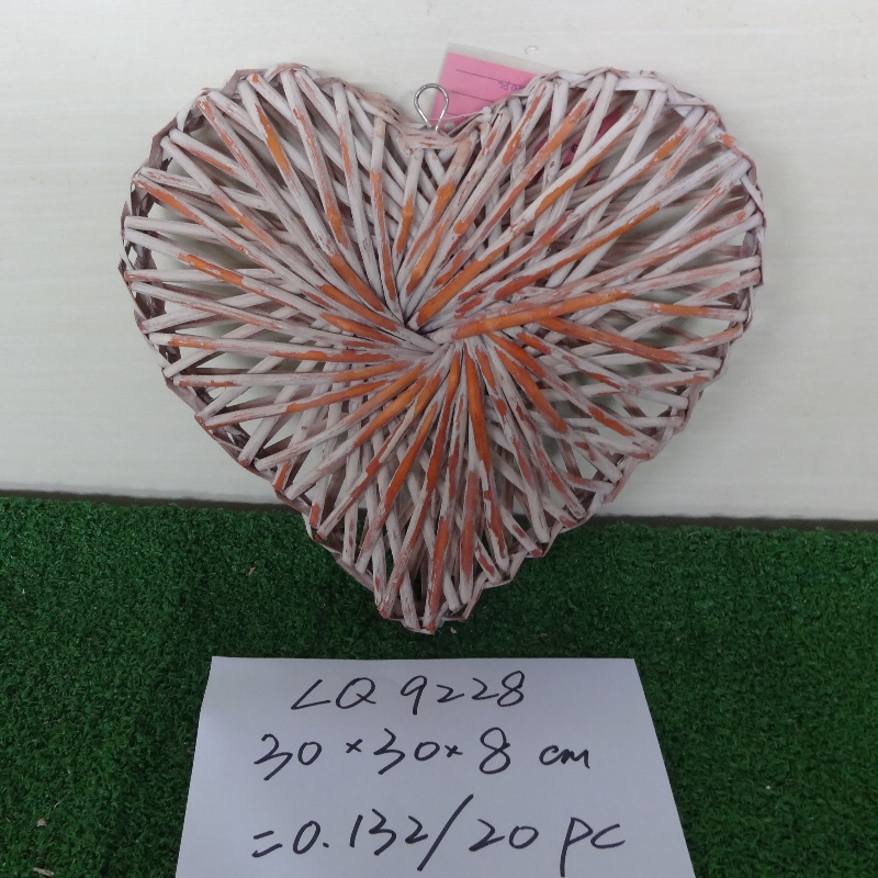 結婚式のための手作りのハート型の装飾