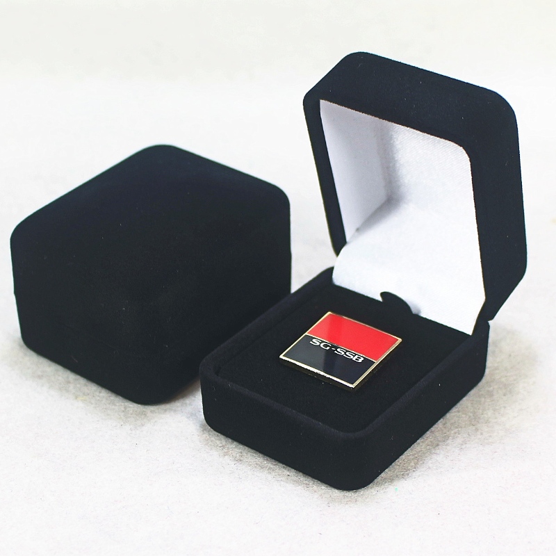 アイテムF-20リング、バッジ、またはコイン用の丸型ベルベットボックス、mm。 45 * 55 * 38、重量約32g