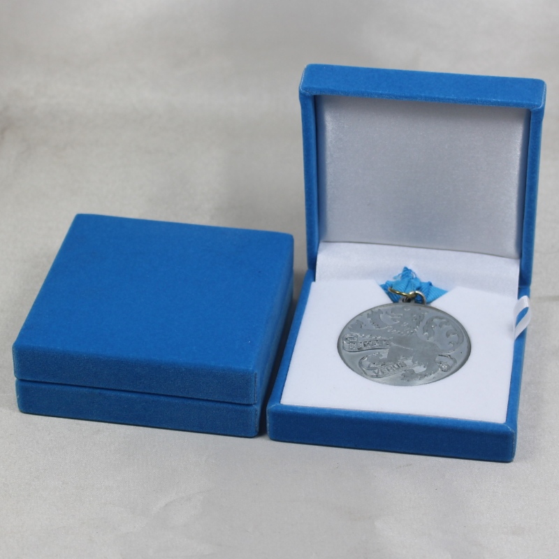 アイテムV-06 50〜60 mmのコイン、バッジ、カフスボタン、タイクリップ、メダルなど用の正方形のプラスチックフランネルボックス。mm。 88 * 91 * 33、重量約85g