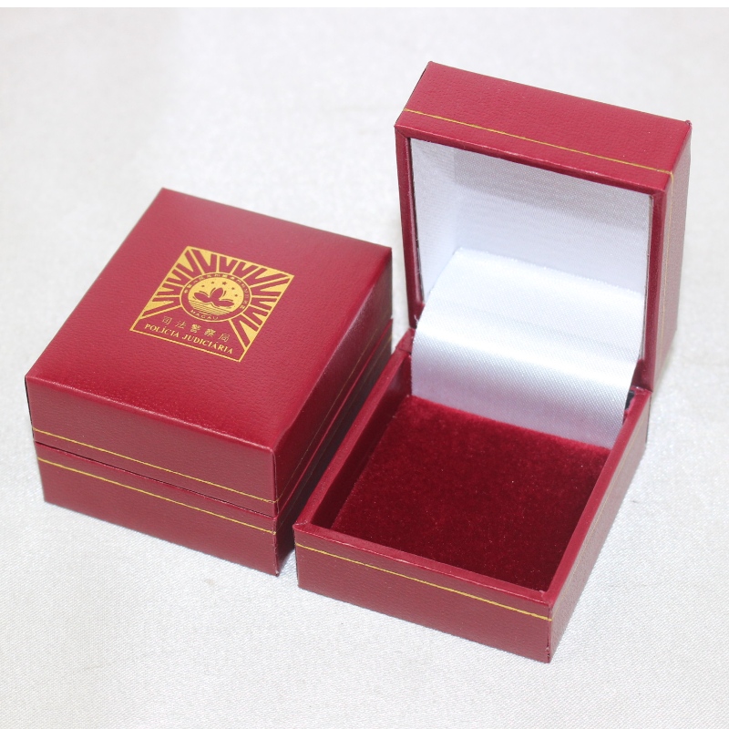 アイテムV-07S直径25〜30 mmのコイン、バッジ、リングなどの正方形のプラスチックレザーレットペーパーボックス。mm。 46 * 53 * 32、重量約35g