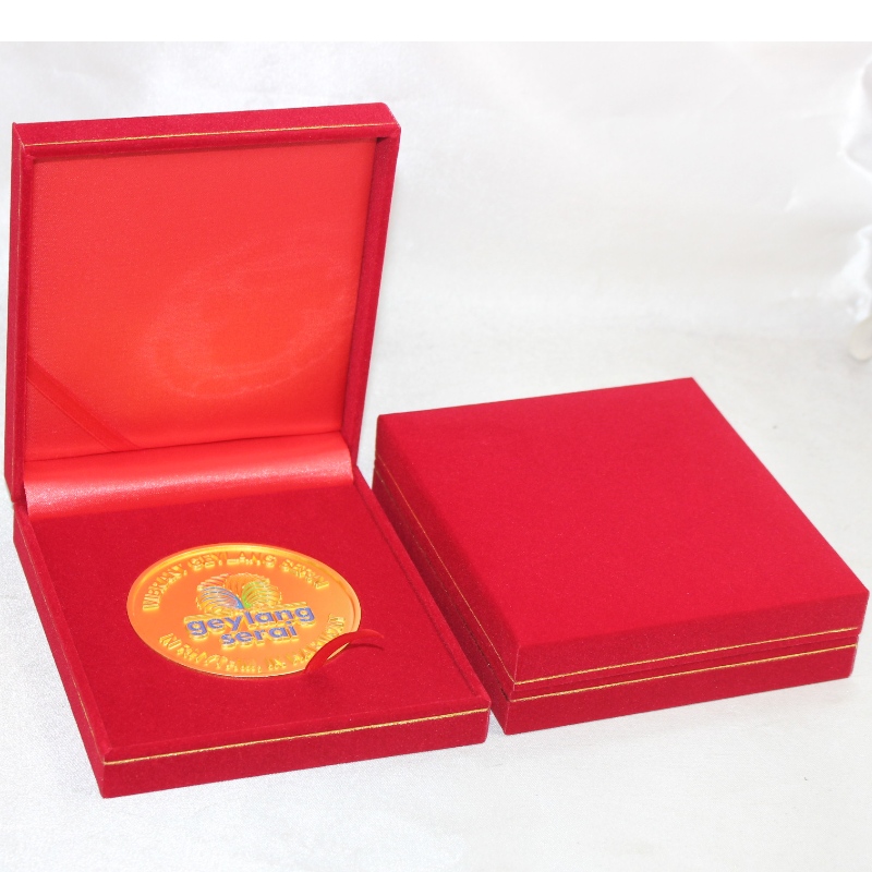 アイテムV-19スクエアPUレザーボックス、90 * 90mmコイン、メダル＆バッジなど。mm。 110 * 125 * 33、重量約140g