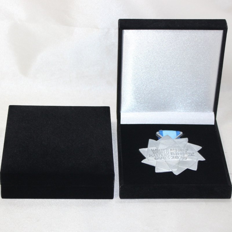 アイテムV-19スクエアPUレザーボックス、90 * 90mmコイン、メダル＆バッジなど。mm。 110 * 125 * 33、重量約140g