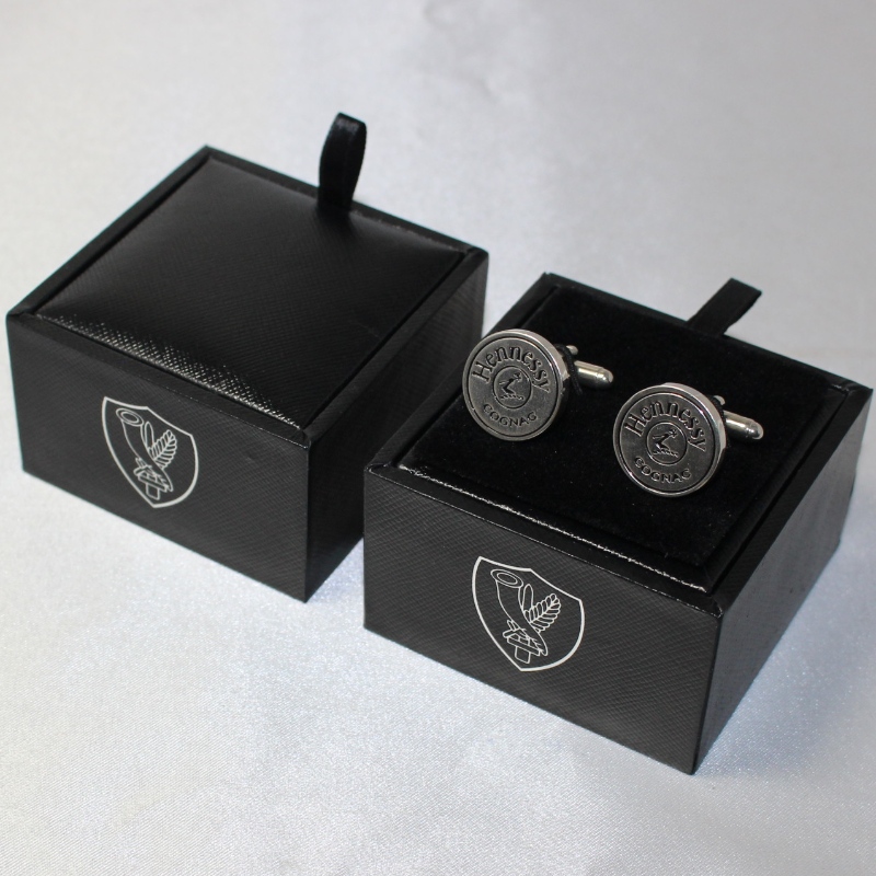 アイテムV-20Sカップルカフリンクスなどのための正方形のPUレザーボックス。mm。 65 * 65 * 38、重さ約62g