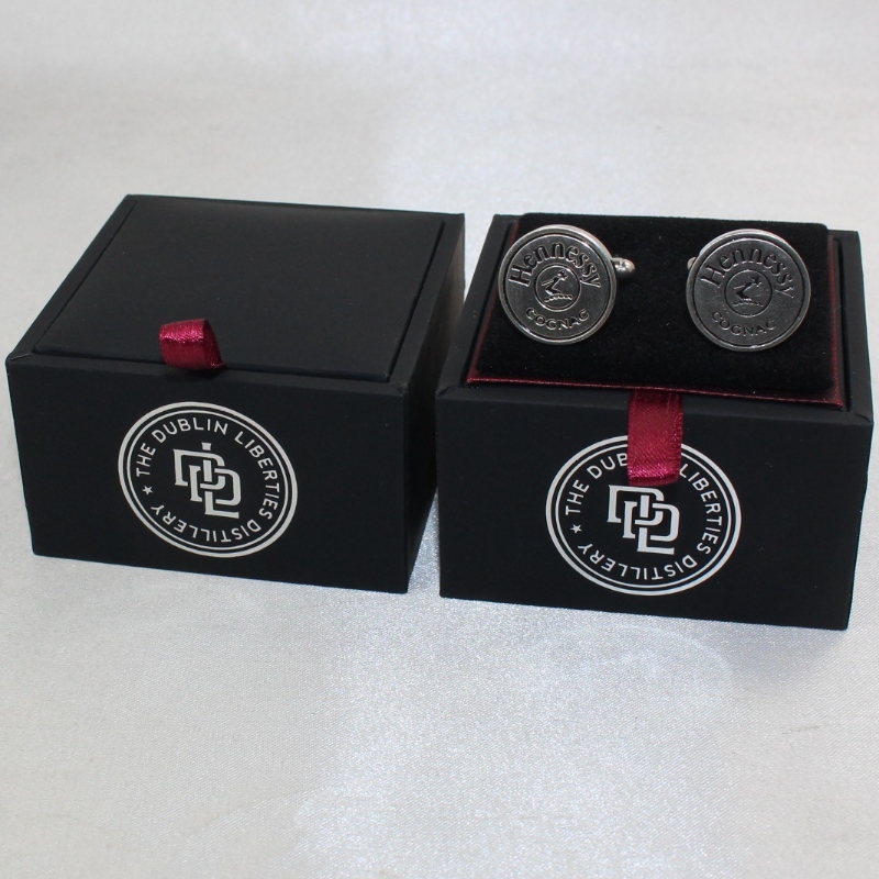 アイテムV-20Sカップルカフリンクスなどのための正方形のPUレザーボックス。mm。 65 * 65 * 38、重さ約62g