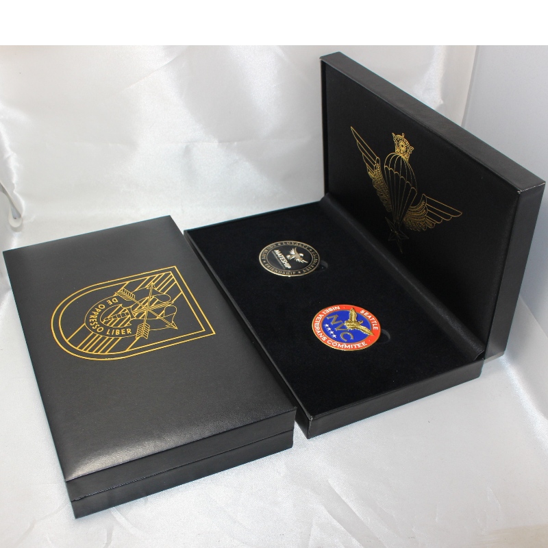 90×120 mmのメダル、コインとバッジなどのための長方形のPU革ボックス。234 * 140 * 40、約325 gの重さ