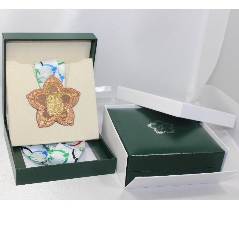 アイテムV-22 90 * 90mmコイン、バッジ、メダルなど用のスクエアレザーレットペーパーボックスmm.128 * 128 * 50、重量約191g