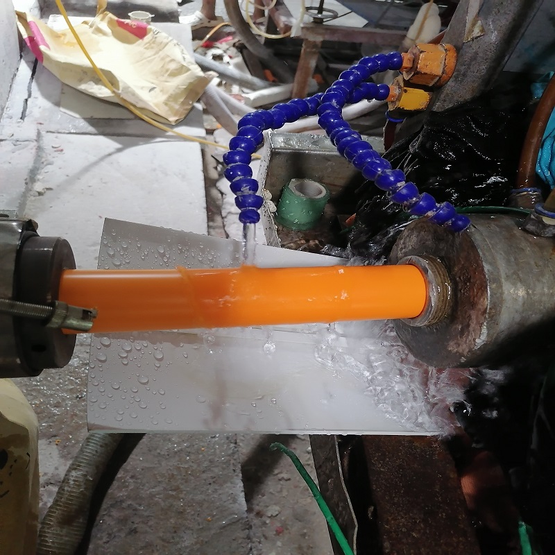 カスタムPVCパイプ押し出しプラスチックPVCチューブ中国からの硬質PVCプラスチックパイプ輸出業者