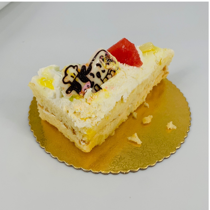 ケーキを表示するためのアイキャッチングラウンドゴールドケーキボード